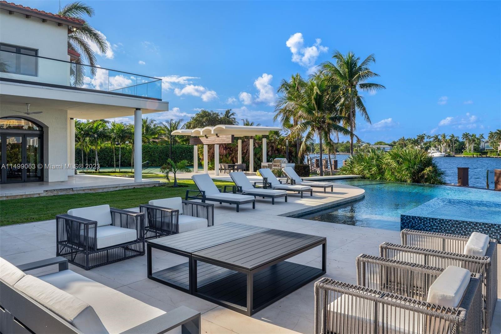 HOLLYWOOD LAKES - Residential