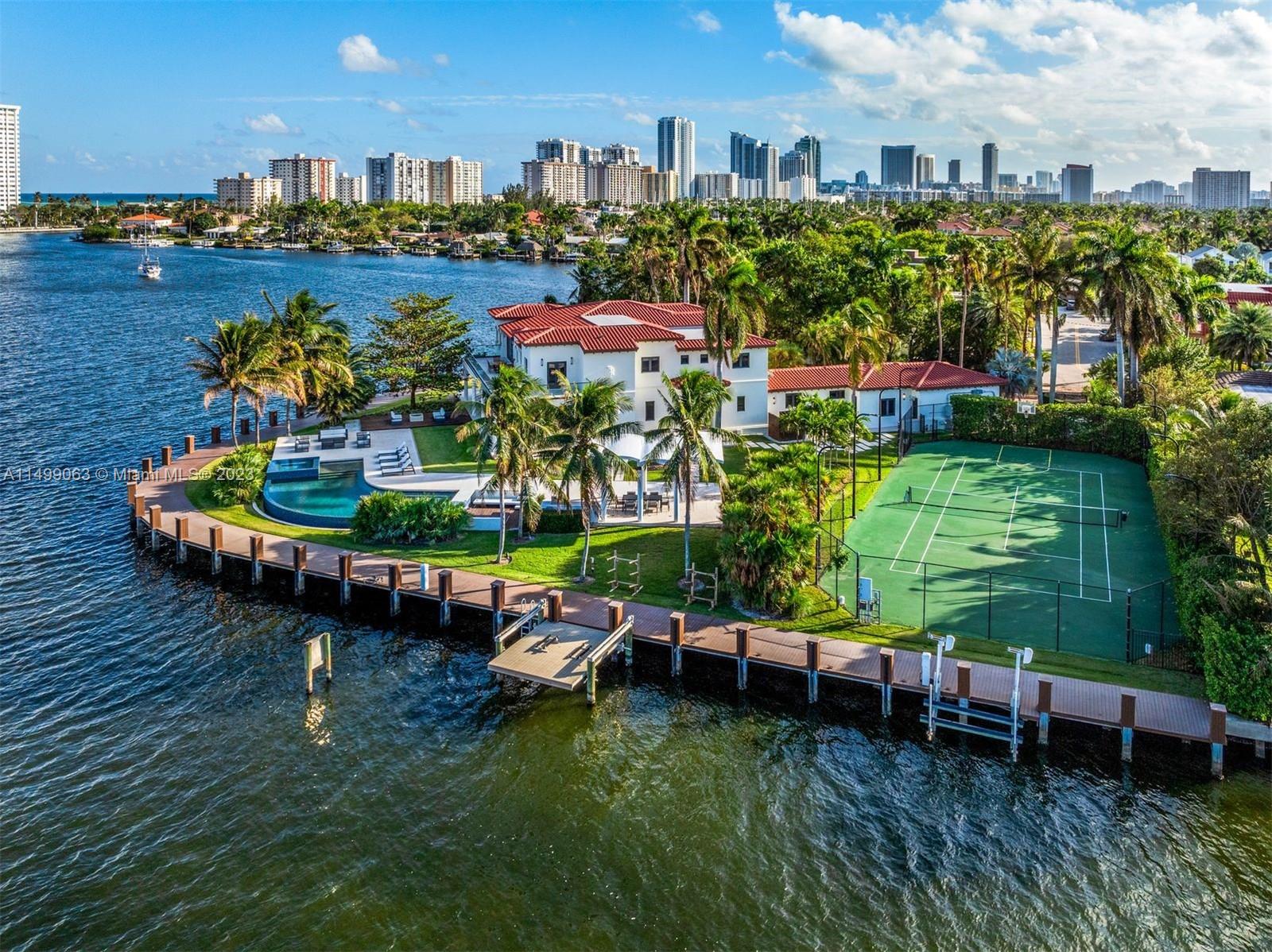 HOLLYWOOD LAKES - Residential