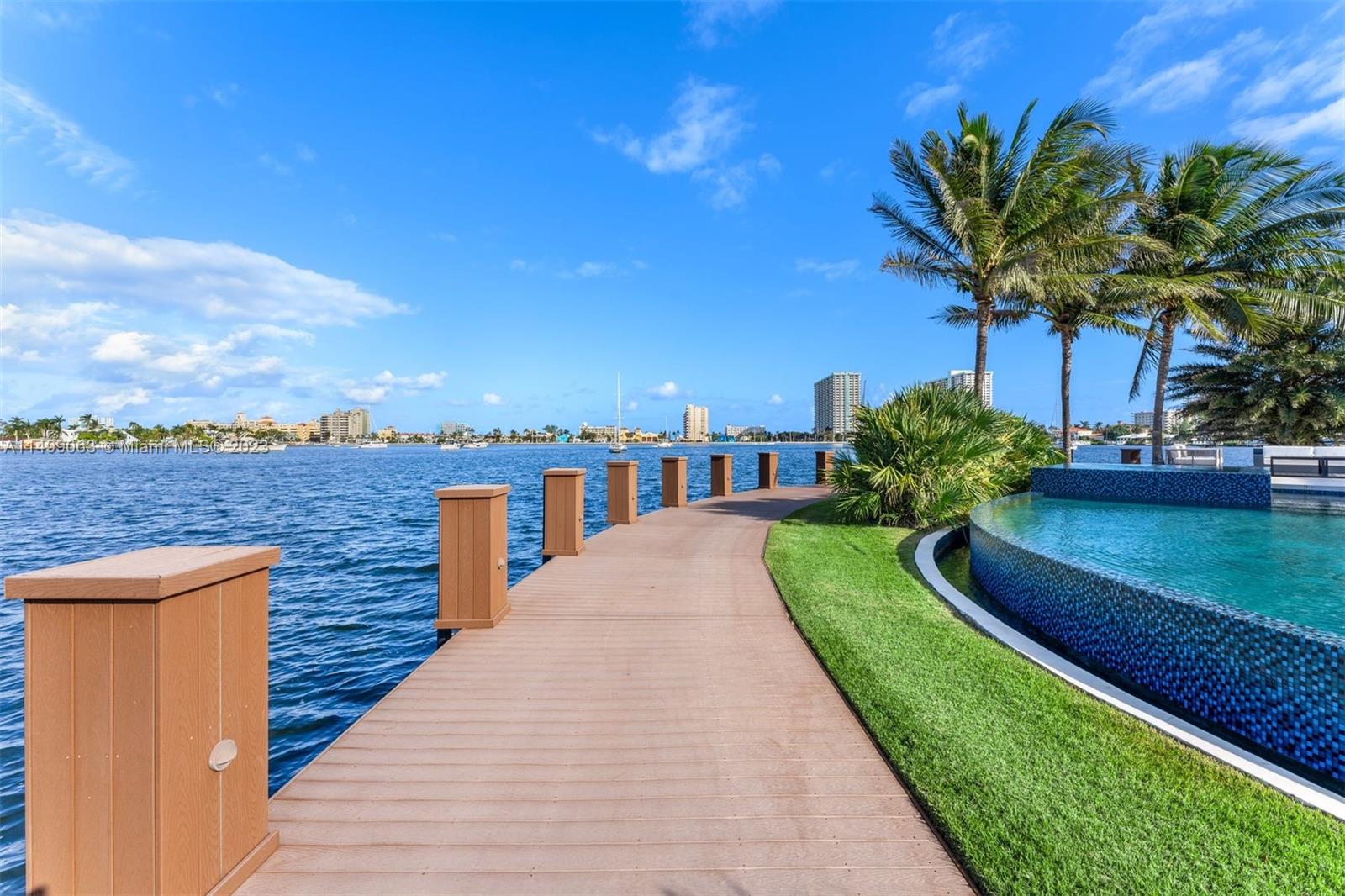 HOLLYWOOD LAKES - Residential