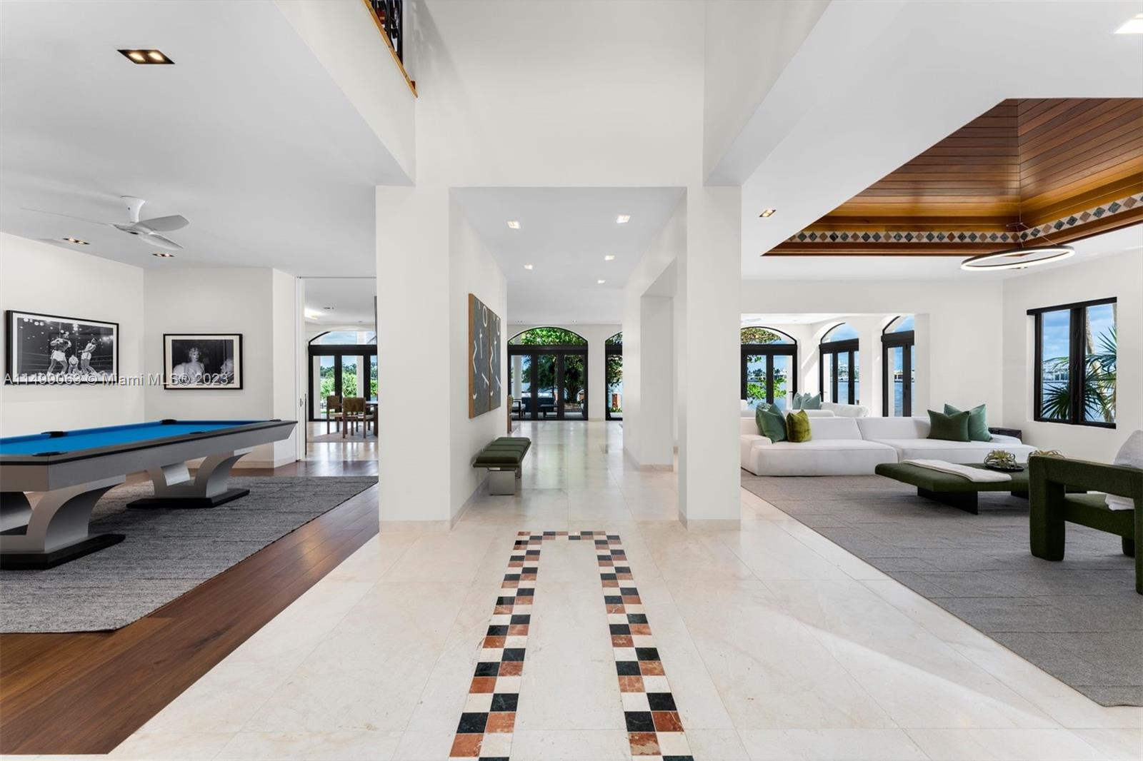 HOLLYWOOD LAKES - Residential