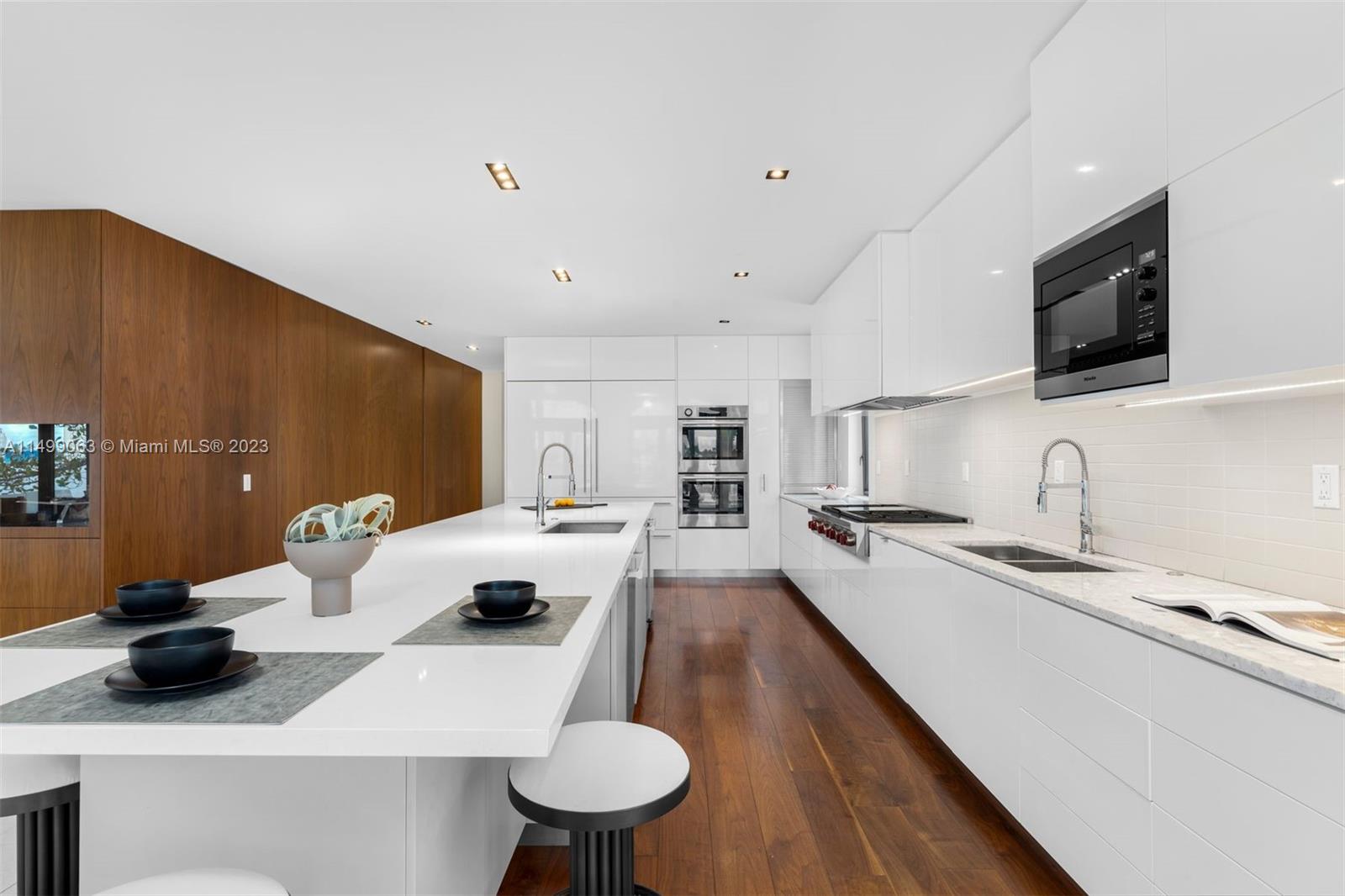 HOLLYWOOD LAKES - Residential