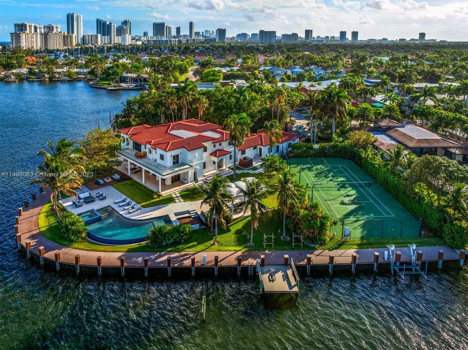 HOLLYWOOD LAKES - Residential