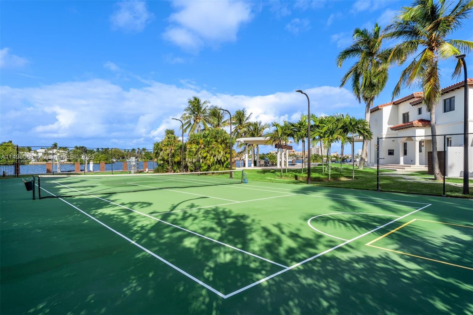 HOLLYWOOD LAKES - Residential