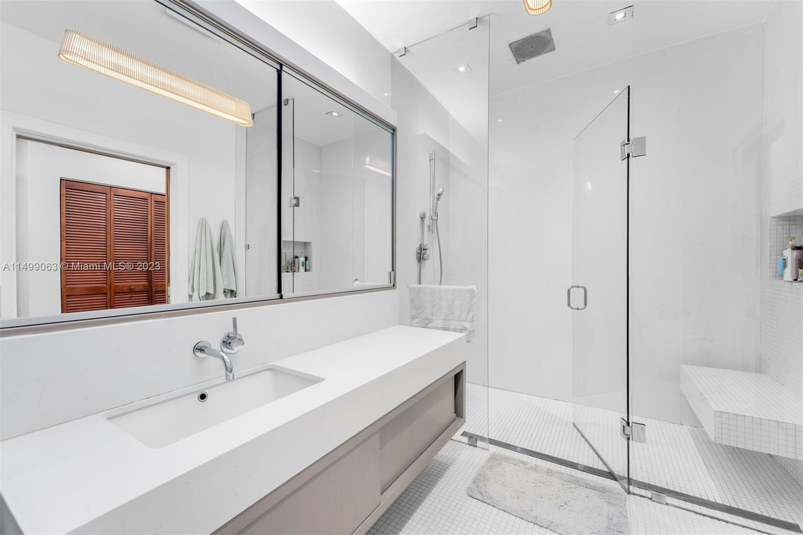 HOLLYWOOD LAKES - Residential