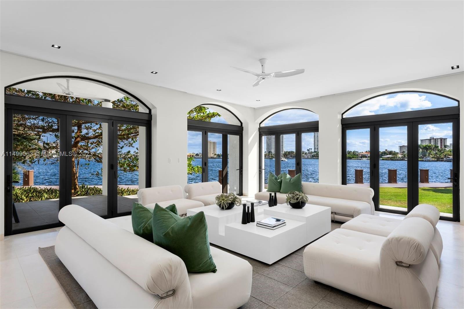 HOLLYWOOD LAKES - Residential