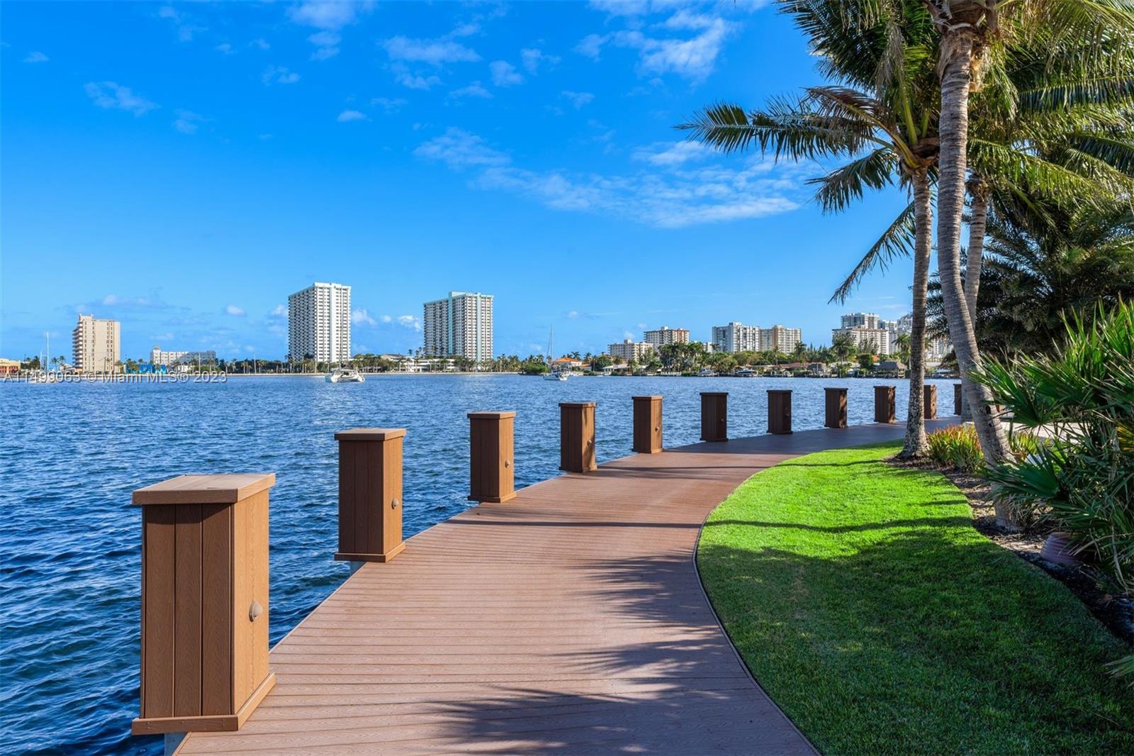 HOLLYWOOD LAKES - Residential