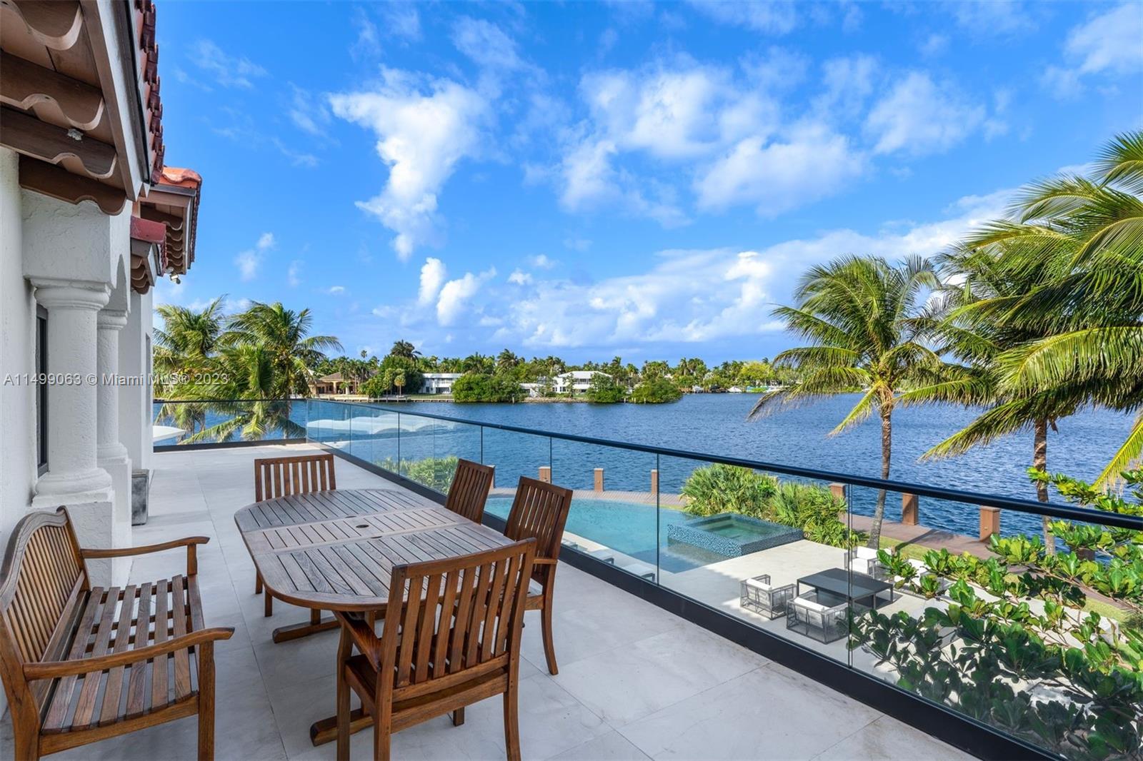 HOLLYWOOD LAKES - Residential