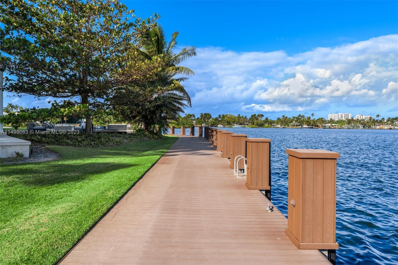 HOLLYWOOD LAKES - Residential