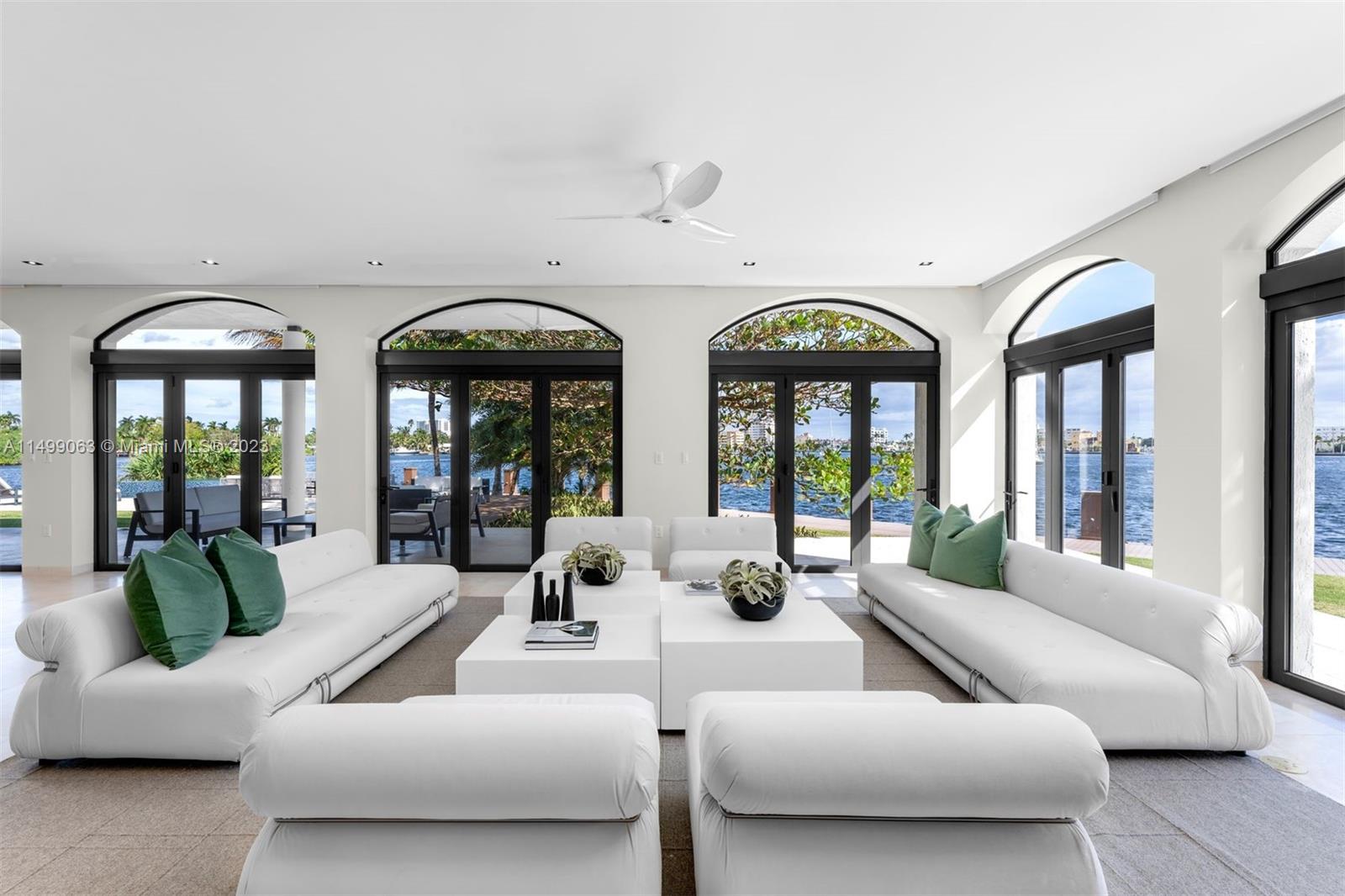 HOLLYWOOD LAKES - Residential