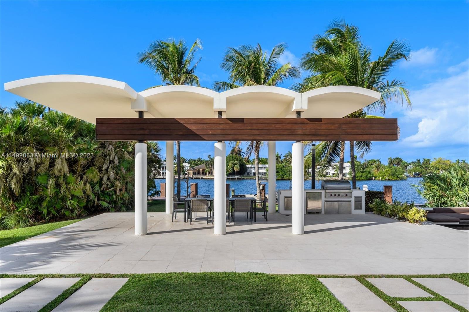 HOLLYWOOD LAKES - Residential