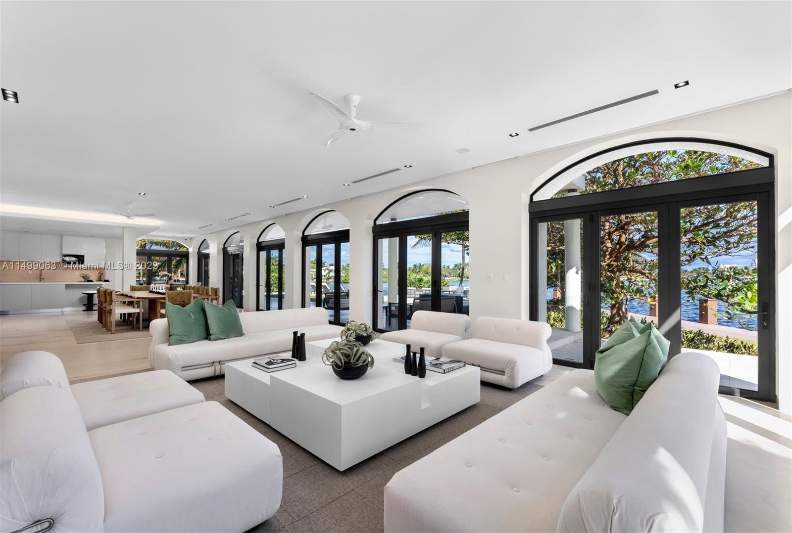 HOLLYWOOD LAKES - Residential