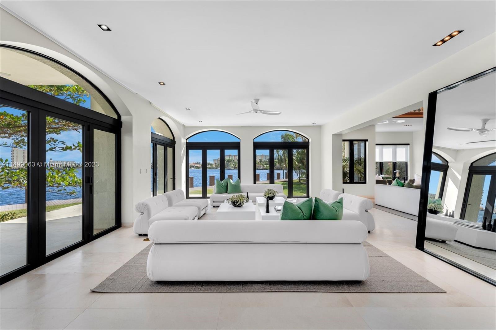 HOLLYWOOD LAKES - Residential