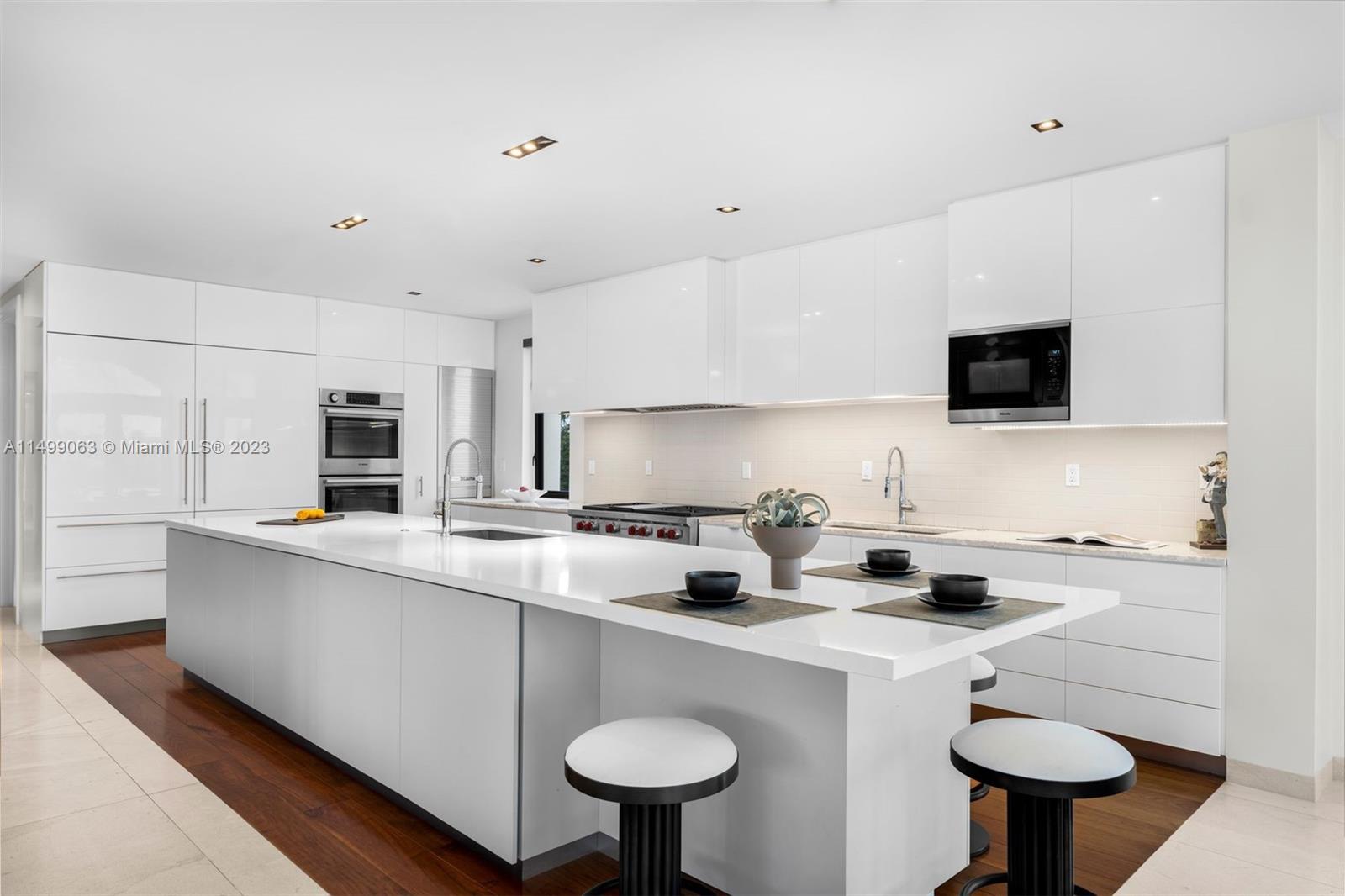 HOLLYWOOD LAKES - Residential