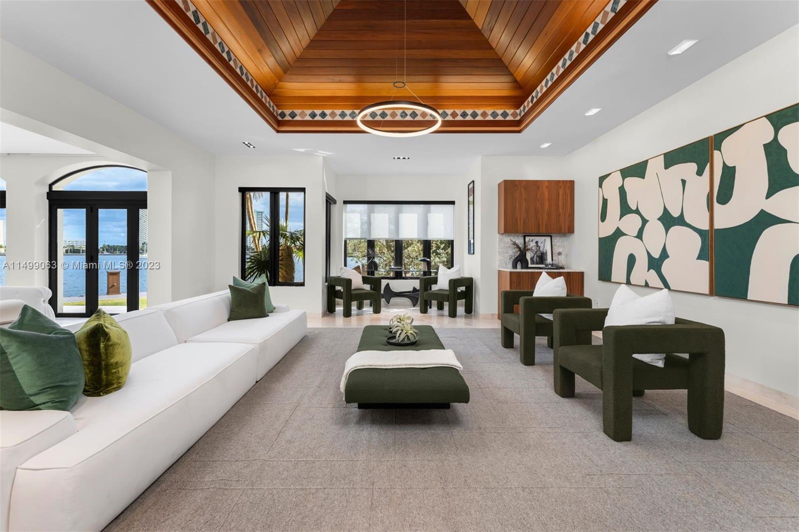 HOLLYWOOD LAKES - Residential