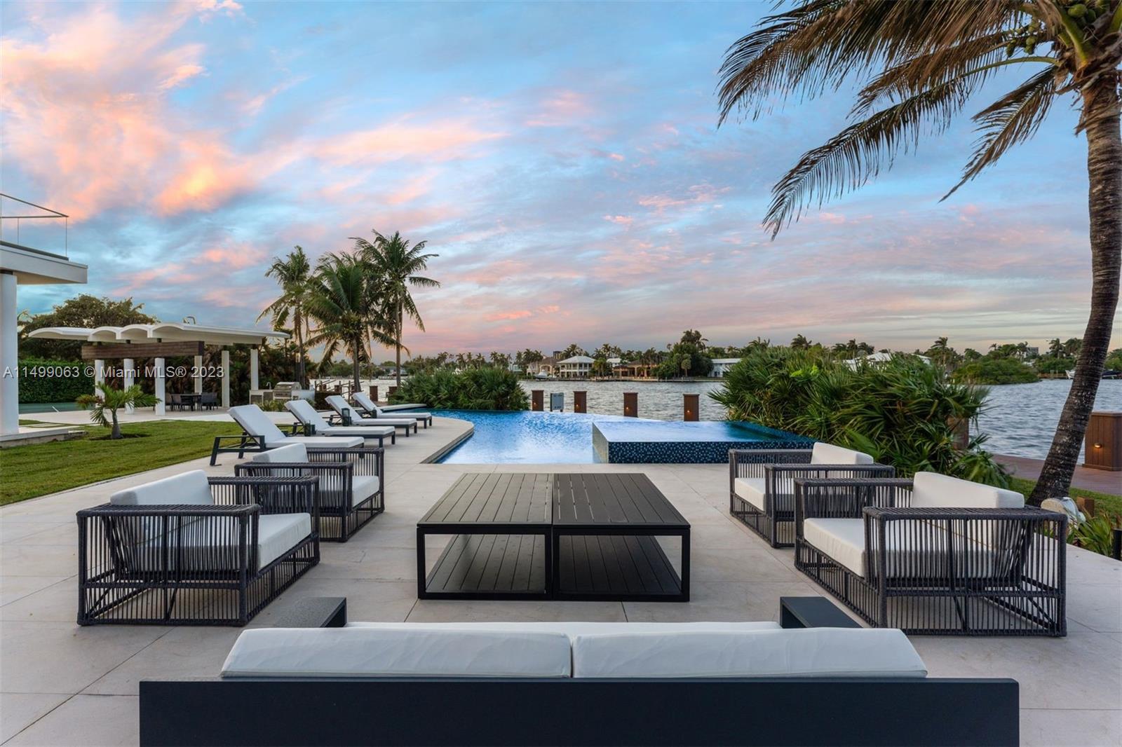 HOLLYWOOD LAKES - Residential