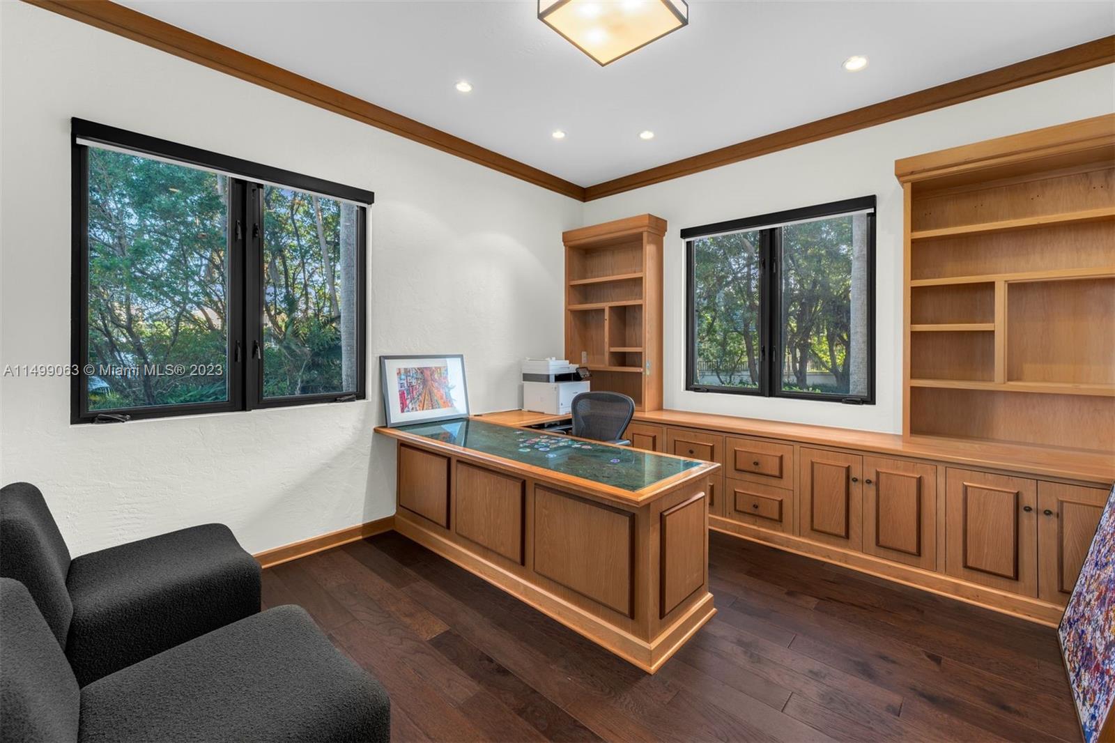 HOLLYWOOD LAKES - Residential