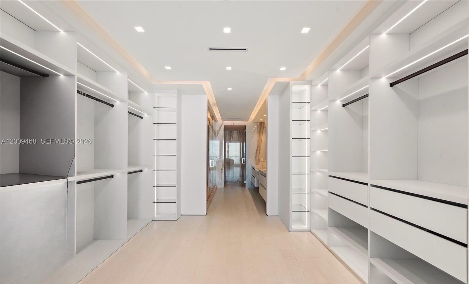 CONTINUUM ON SOUTH BEACH - Residential