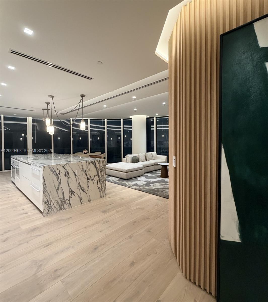 CONTINUUM ON SOUTH BEACH - Residential