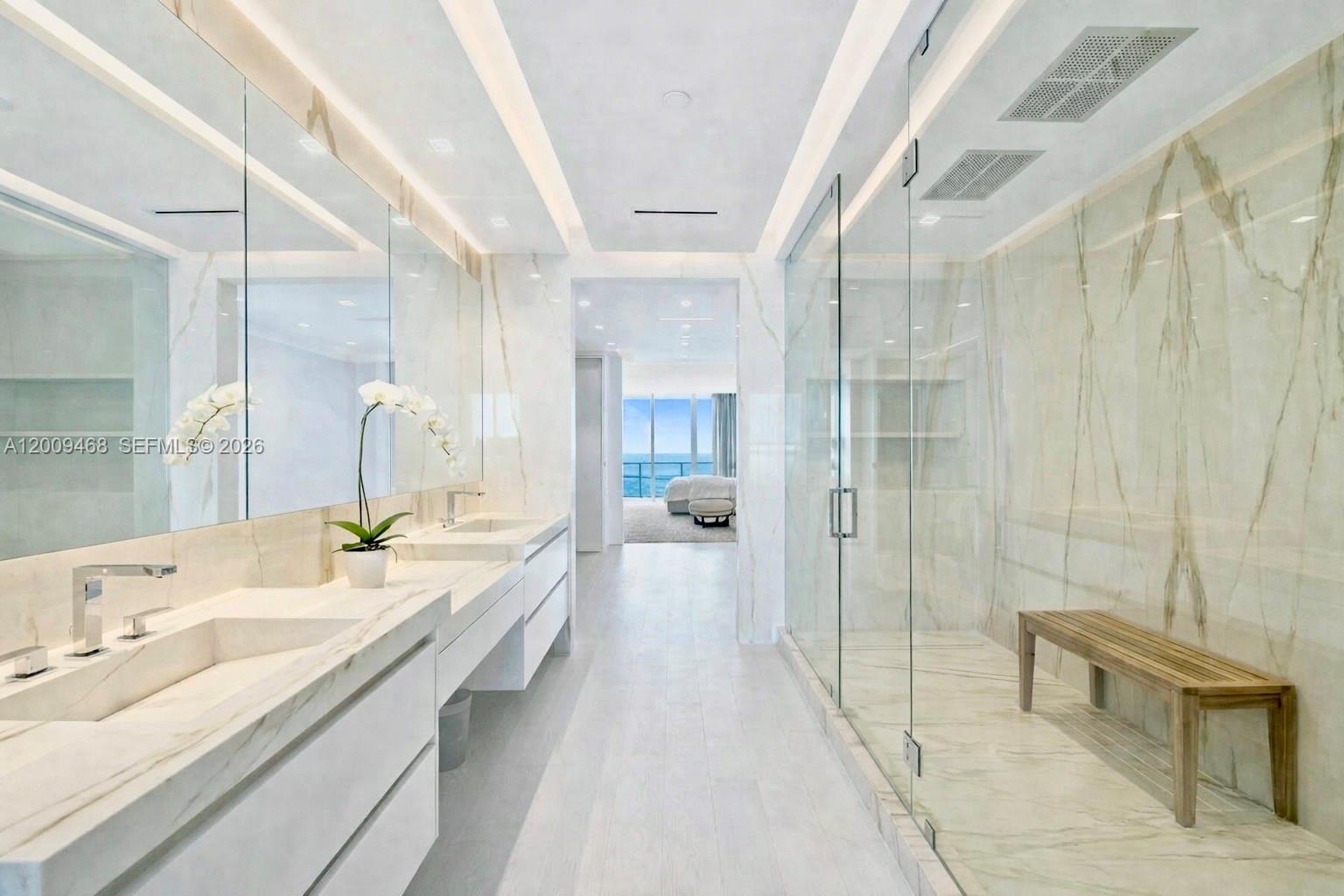 CONTINUUM ON SOUTH BEACH - Residential