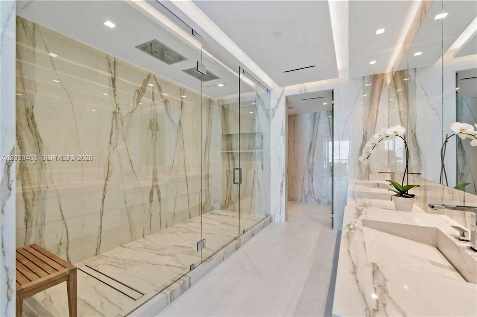 CONTINUUM ON SOUTH BEACH - Residential