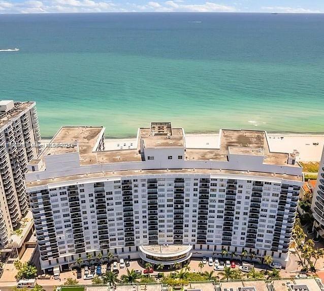 MAISON GRANDE CONDO - Residential