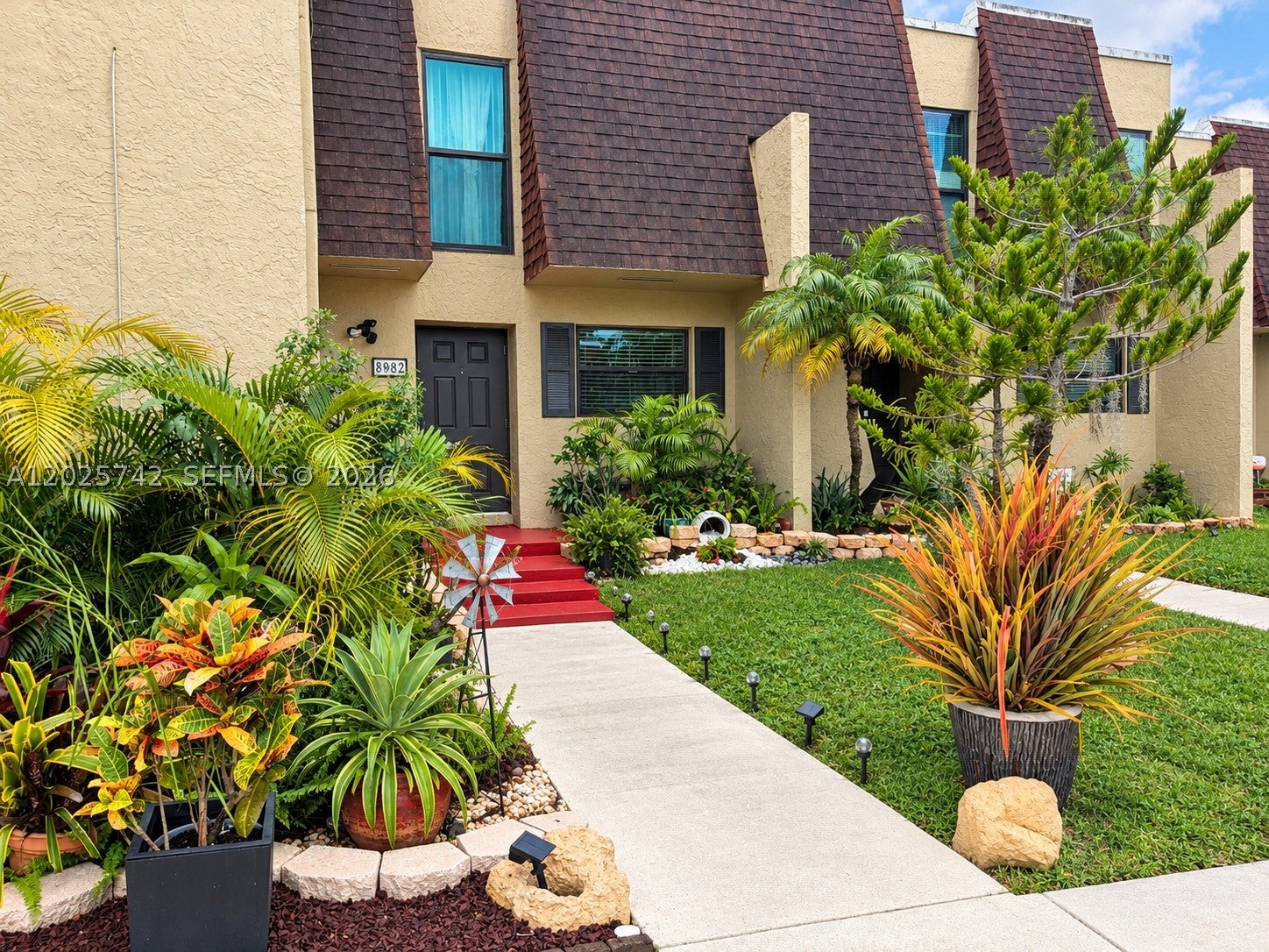 8982 Palm Tree Ln 8982, Pembroke Pines FL 33024
