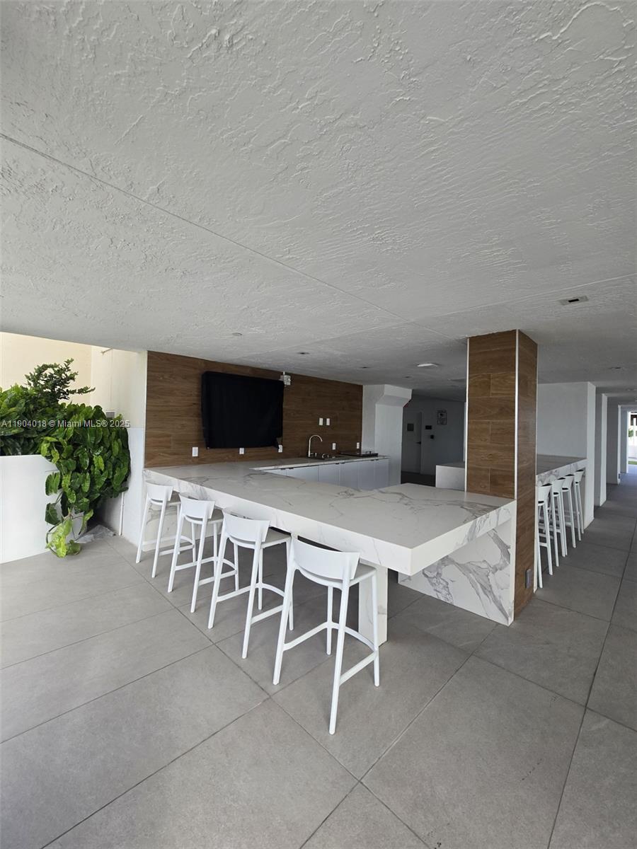 ISOLA CONDO - Residential