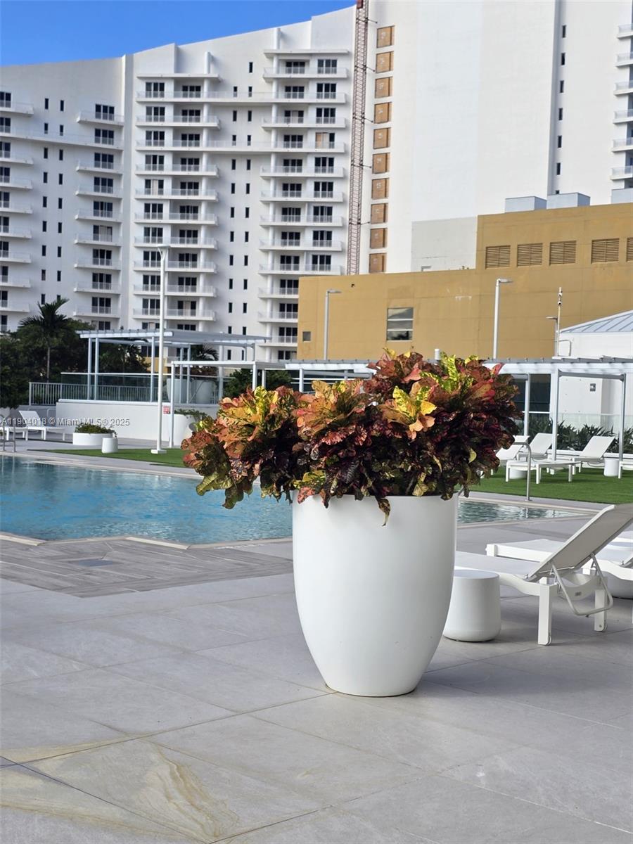 ISOLA CONDO - Residential