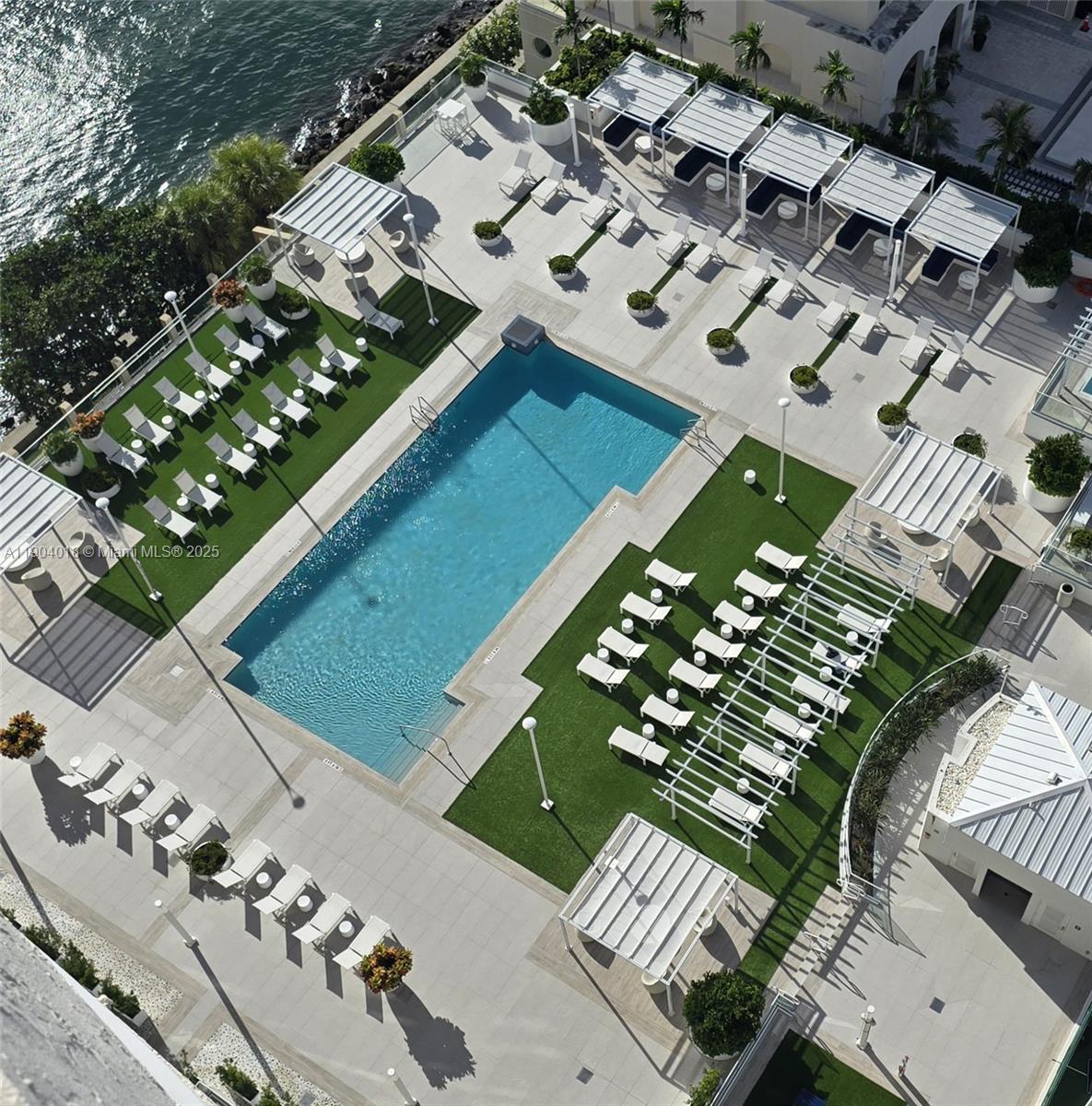 ISOLA CONDO - Residential