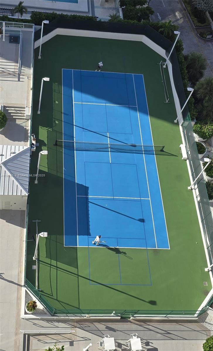 ISOLA CONDO - Residential