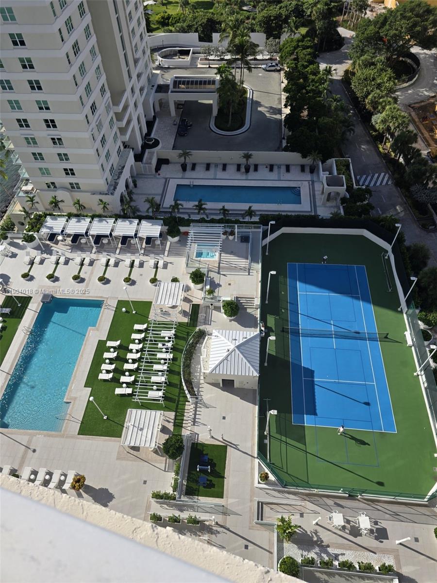 ISOLA CONDO - Residential