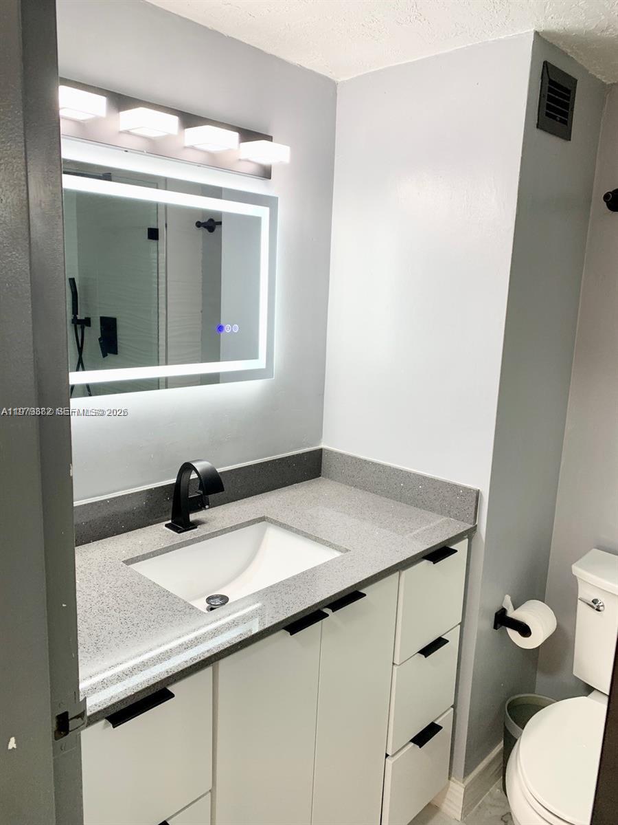 BRICKELL HARBOUR CONDO - Residential Lease