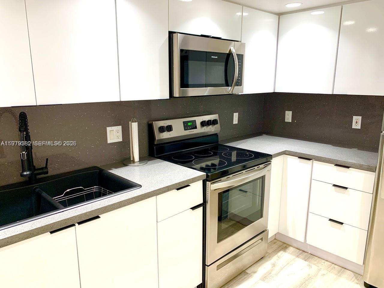 BRICKELL HARBOUR CONDO - Residential Lease