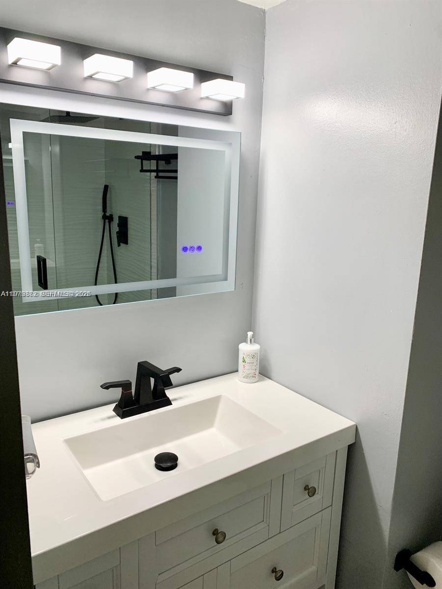 BRICKELL HARBOUR CONDO - Residential Lease