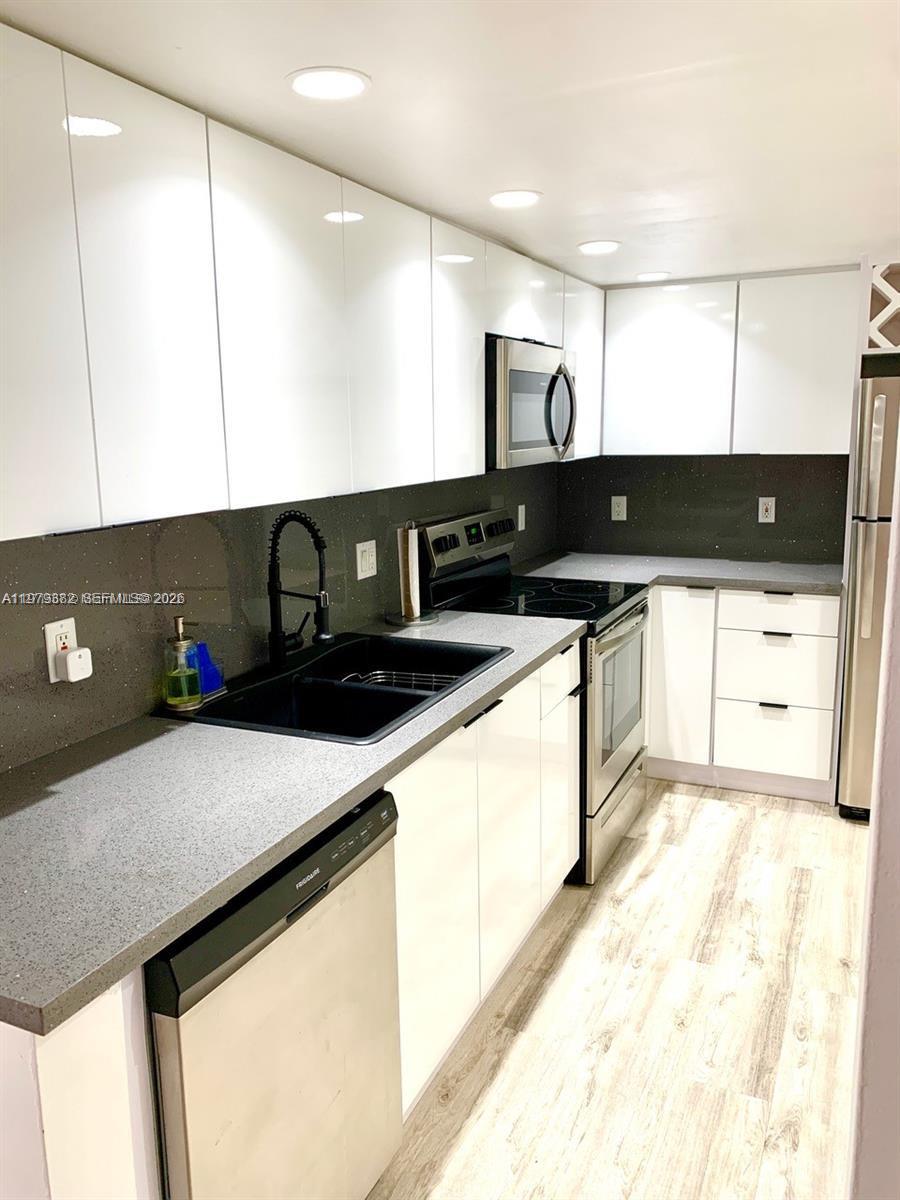 BRICKELL HARBOUR CONDO - Residential Lease