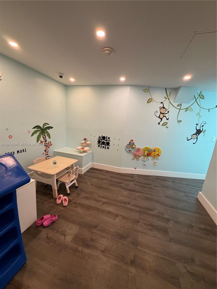 THE PLAZA 851 BRICKELL CO - Residential Lease