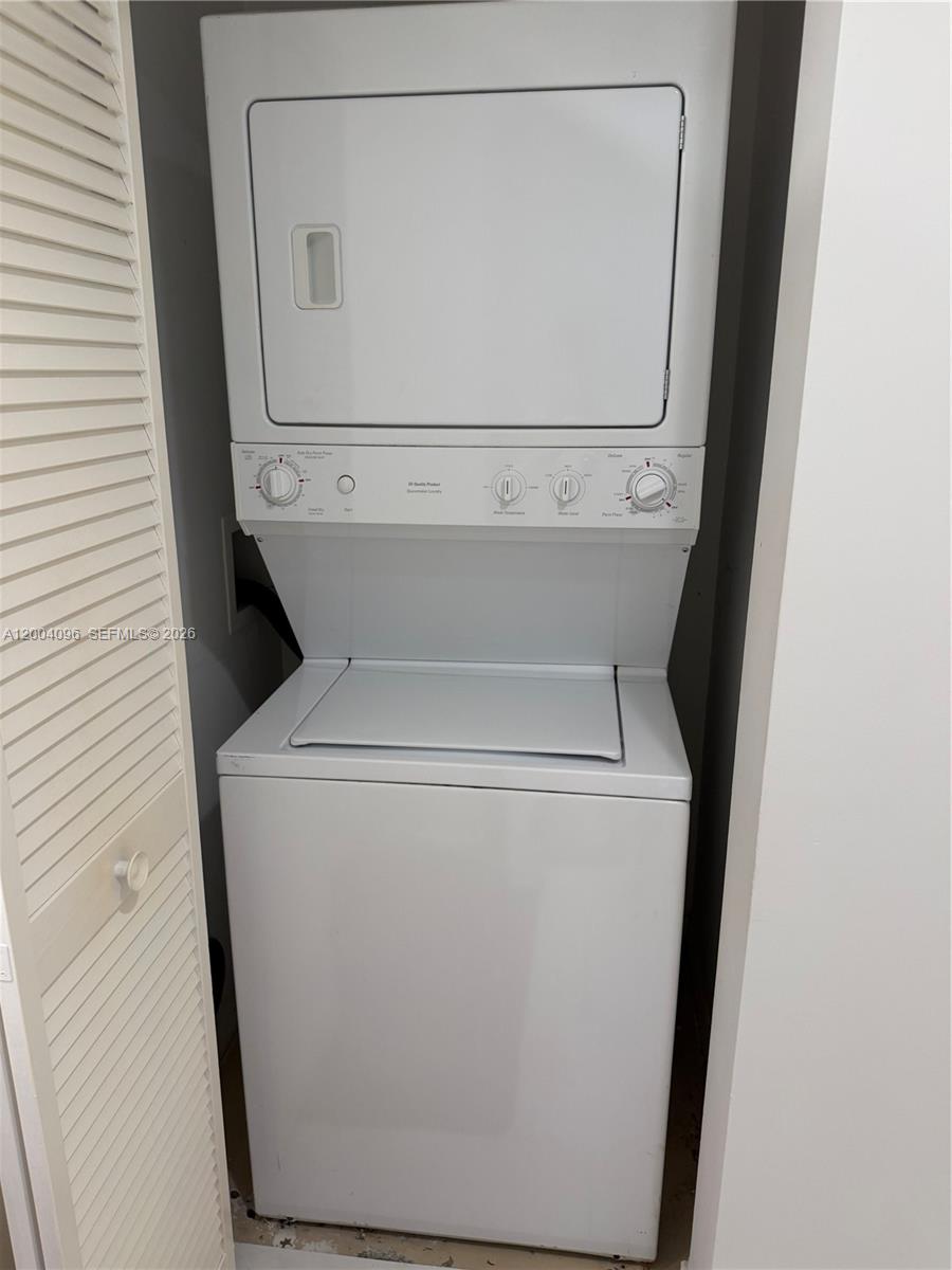 THE PLAZA 851 BRICKELL CO - Residential Lease