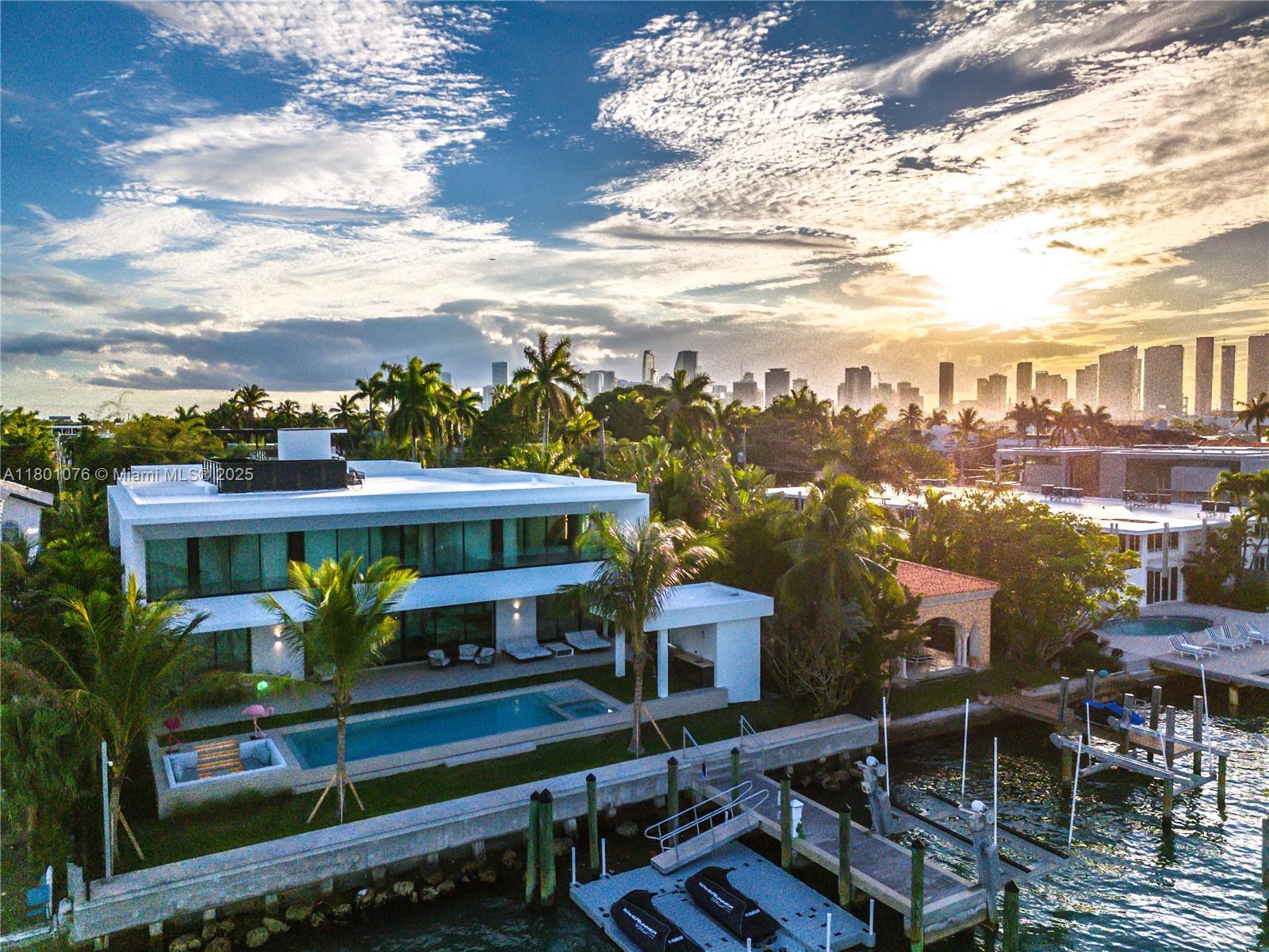 375 N Hibiscus Dr, Miami Beach, Miami-Dade County, Florida - 6 Bedrooms  
8 Bathrooms - 
