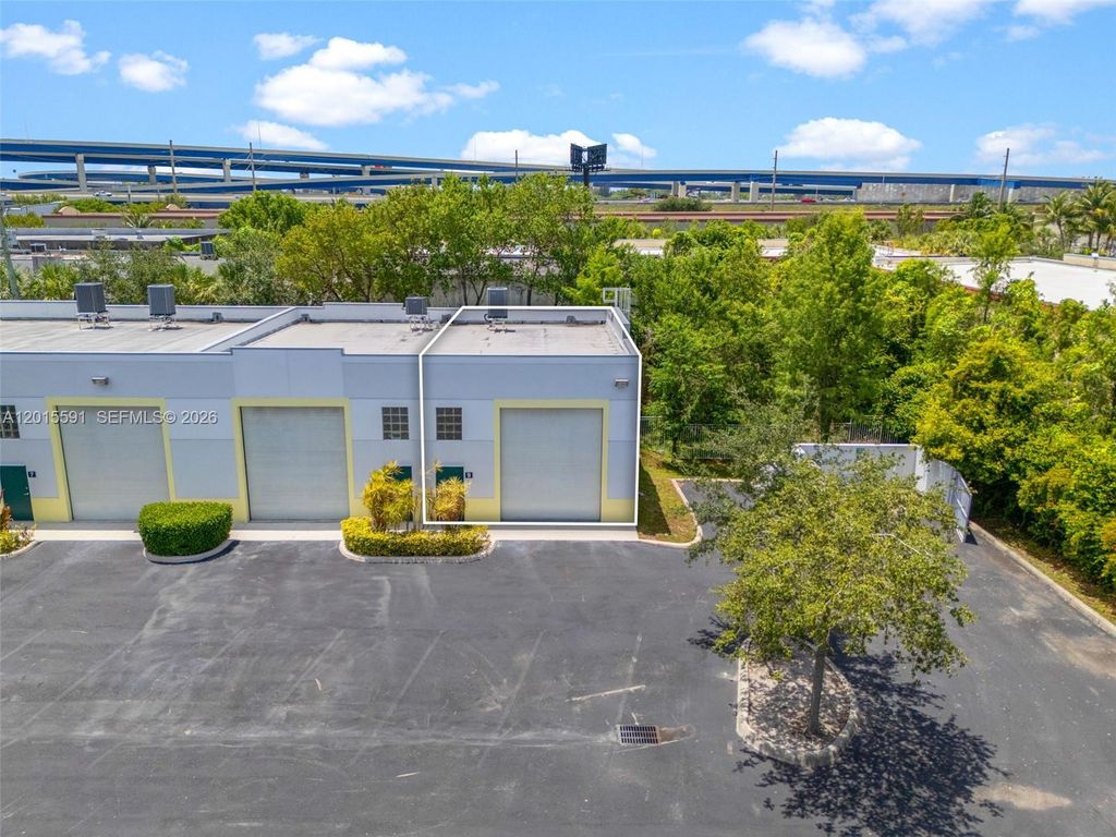 Photo of 2937 Ravenswood Rd #9S, Dania Beach, FL 33312 (MLS # A12015591)