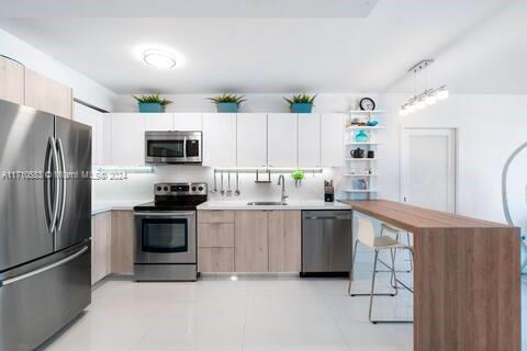 THE DECOPLAGE CONDO - Residential Lease