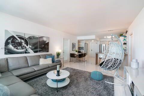 100 Lincoln Rd 739