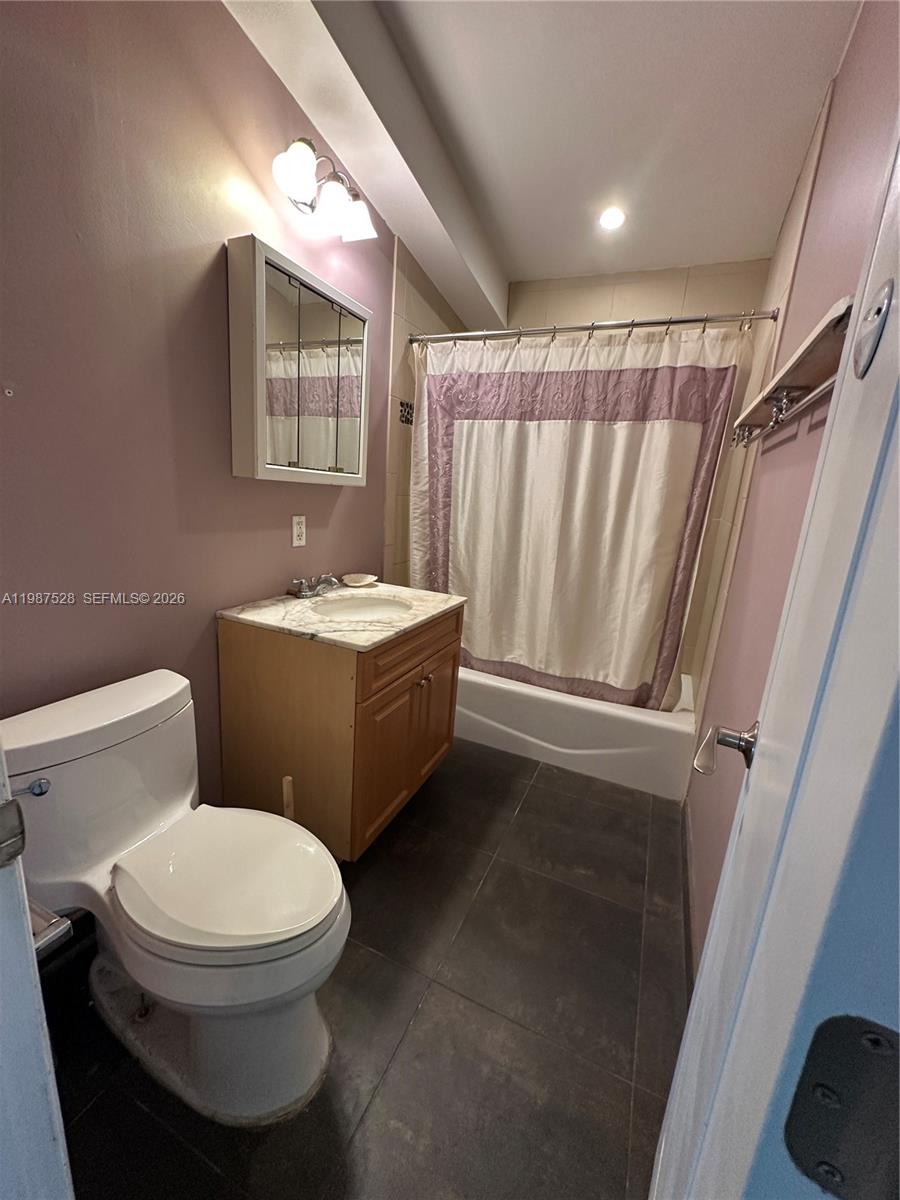 LAUDERDALE ISLES NO 2 - Residential