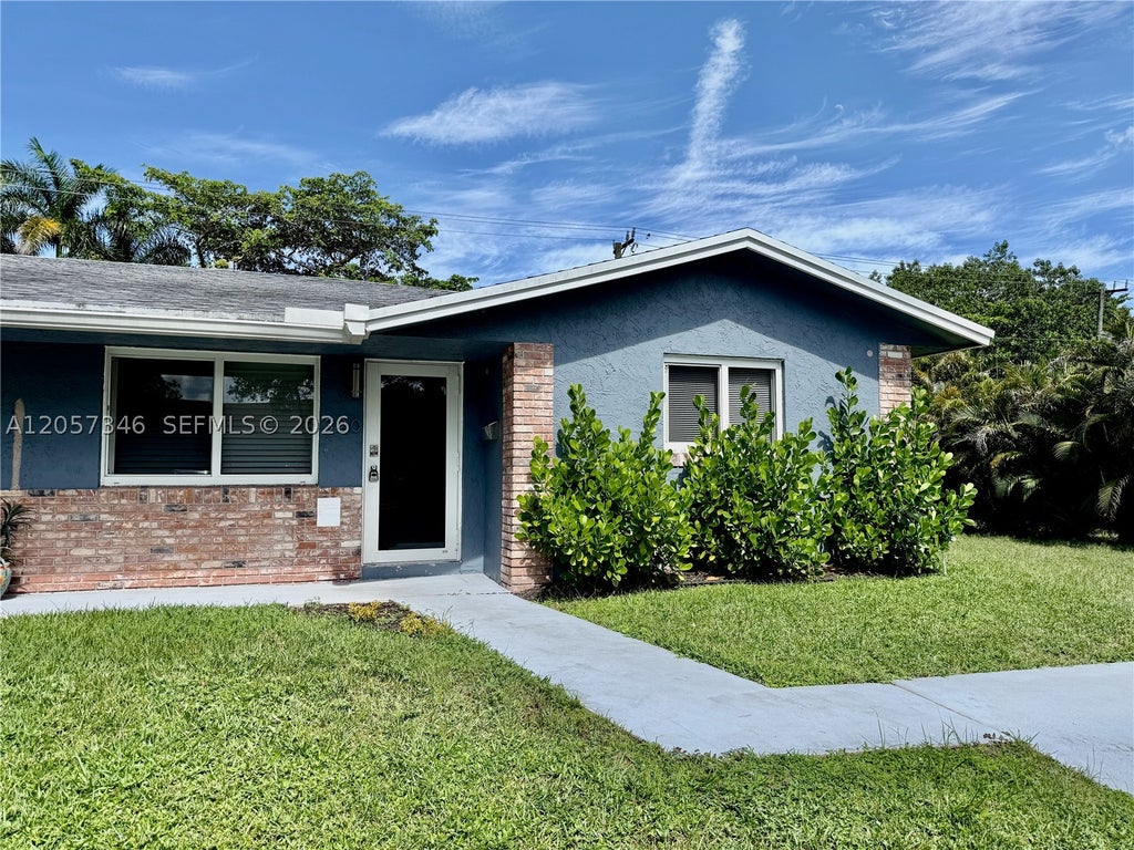 Photo of 320 Holloway Dr #0, Plantation, FL 33317 (MLS # A12057346)