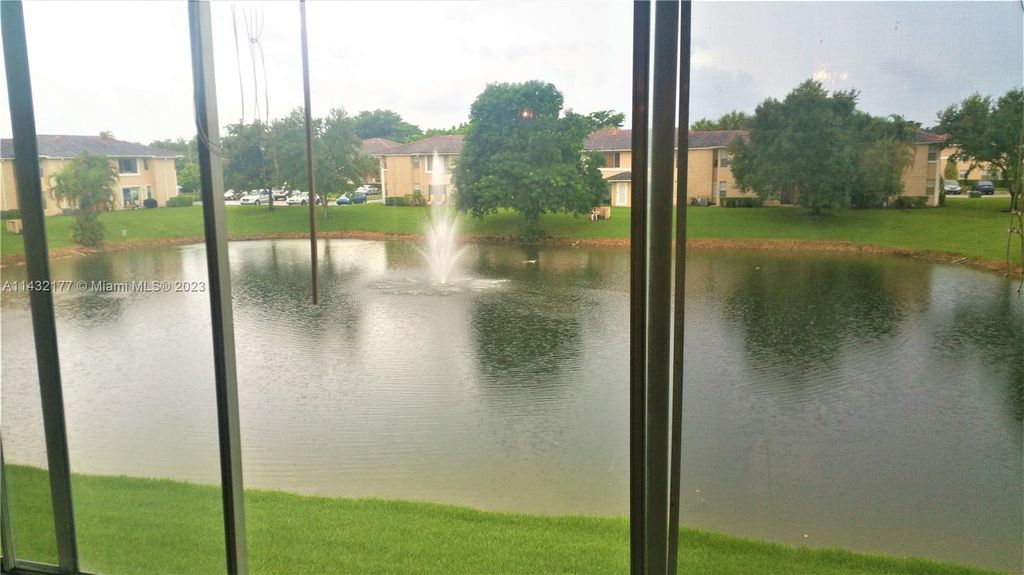 Photo of 9954 Twin Lakes Dr #7-O, Coral Springs, FL 33071 (MLS # A11432177)