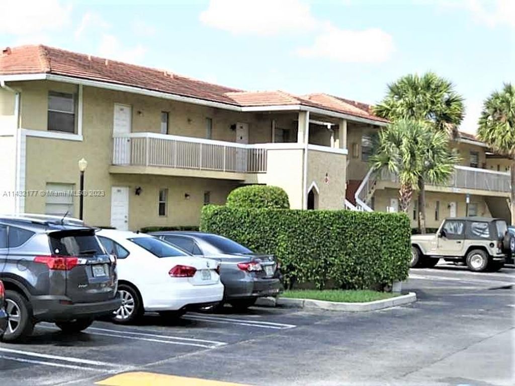 Photo of 9954 Twin Lakes Dr #7-O, Coral Springs, FL 33071 (MLS # A11432177)