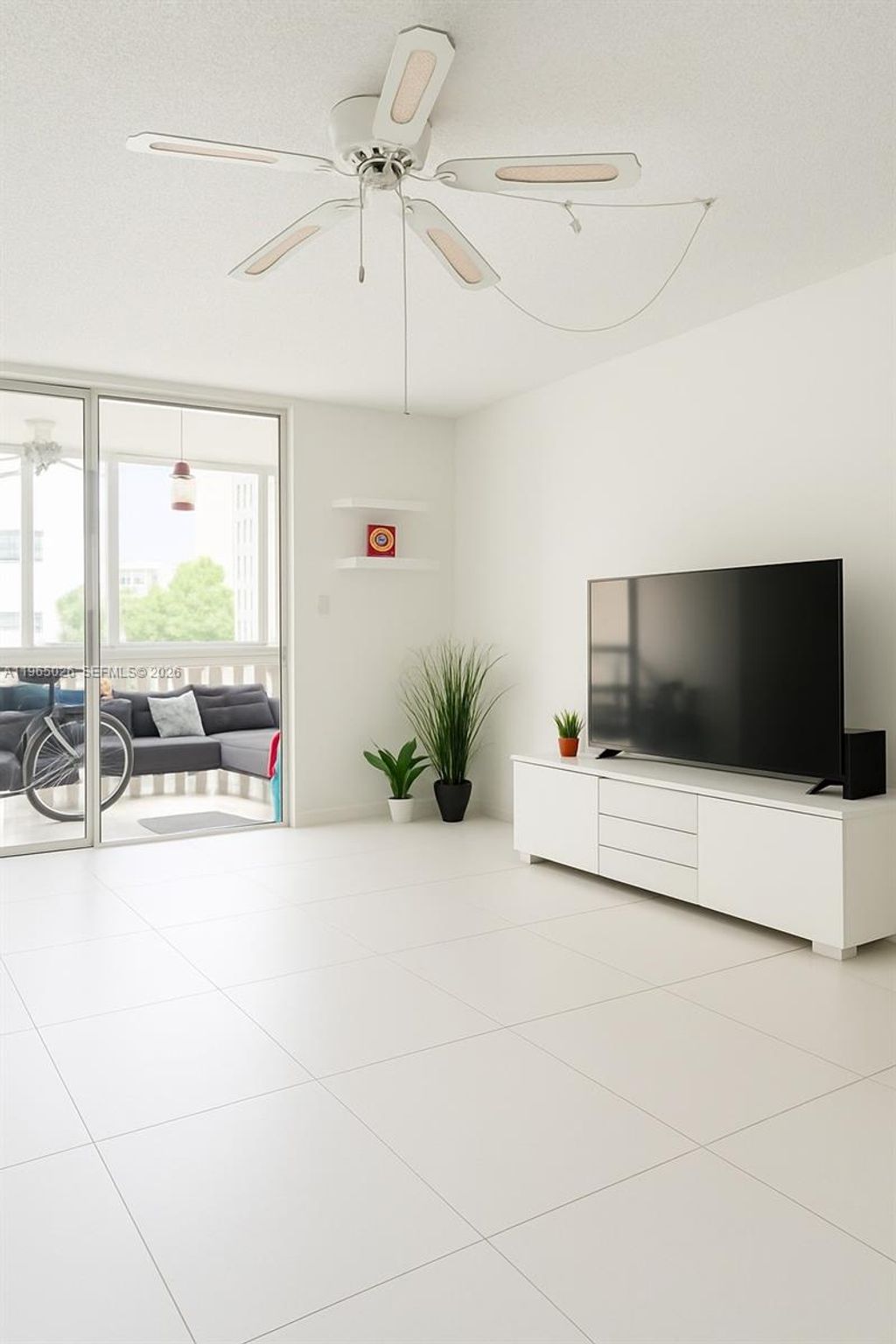 Photo of 610 NE 12th Ave #308, Hallandale Beach, FL 33009 (MLS # A11965026)