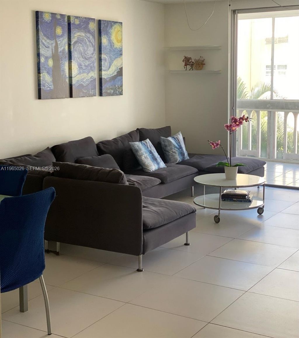 Photo of 610 NE 12th Ave #308, Hallandale Beach, FL 33009 (MLS # A11965026)