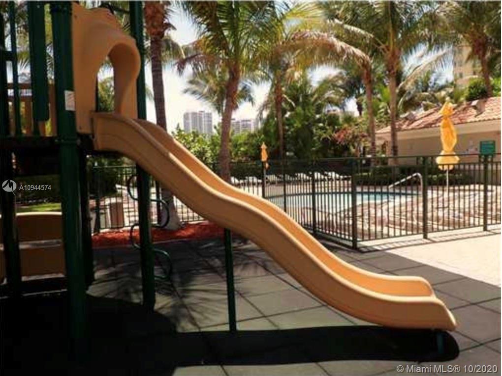 TURNBERRY ON THE GREEN CO - Residential Lease