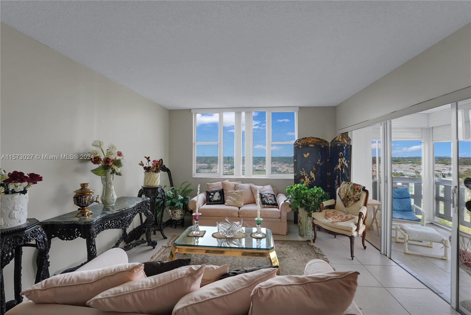 HILLCREST EAST NO 22 COND - Residential