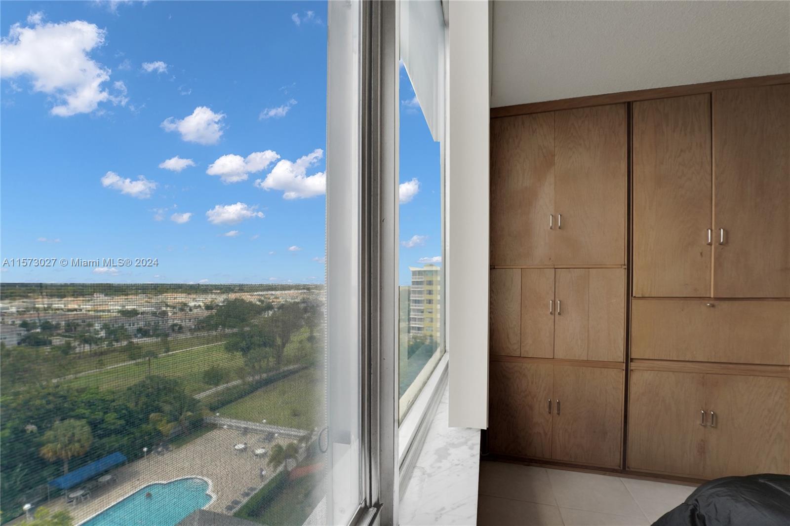 HILLCREST EAST NO 22 COND - Residential
